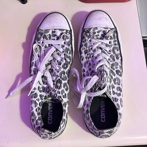 Women’s size 8 leopard converse. Low tops. Barely worn.
